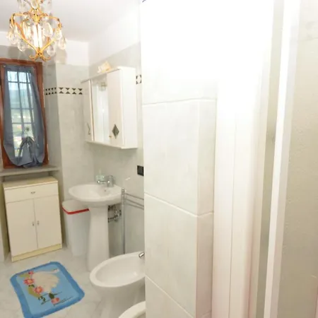 Villa Chiesina Uzzanese Sleeps 5 Pool Wifi *